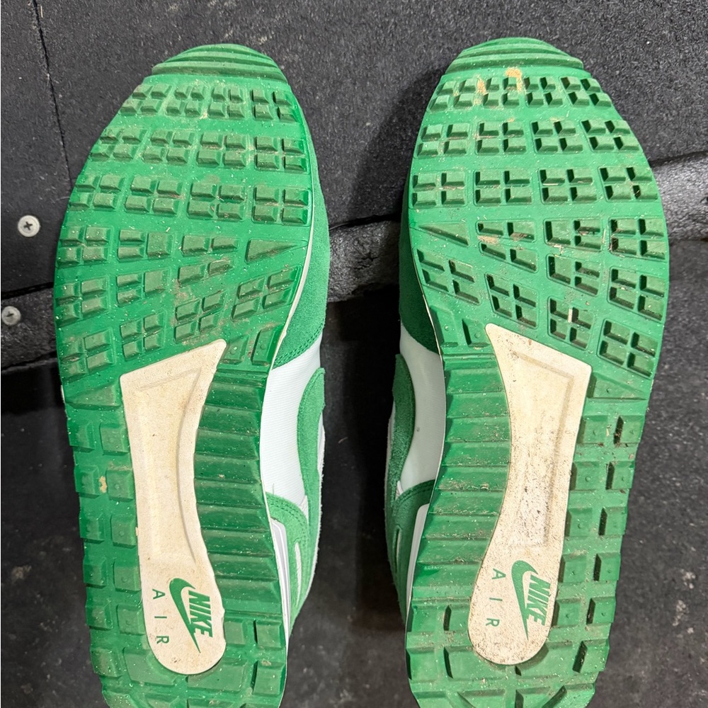 Nike Green and White Mens golf shoe - Picture 10 of 10